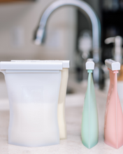 Load image into Gallery viewer, Reusable Silicone Breastmilk Storage Bags - 4 pack