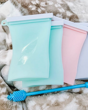 Load image into Gallery viewer, Reusable Silicone Breastmilk Storage Bags - 4 pack
